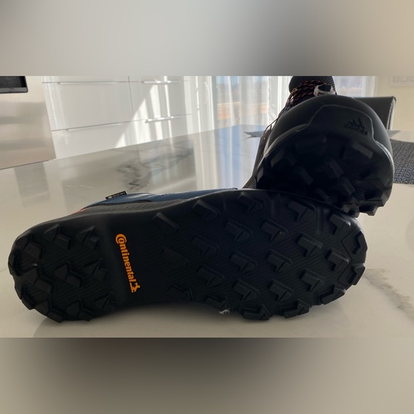 NWT Adidas Terex boys shoes size 6 - Picture 3 of 6